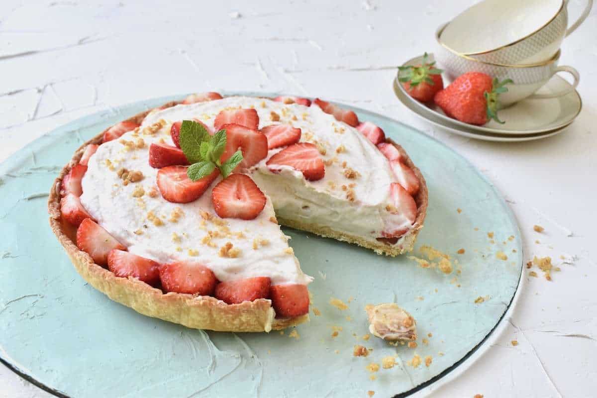 vegan bakken, strawberrie pie cut